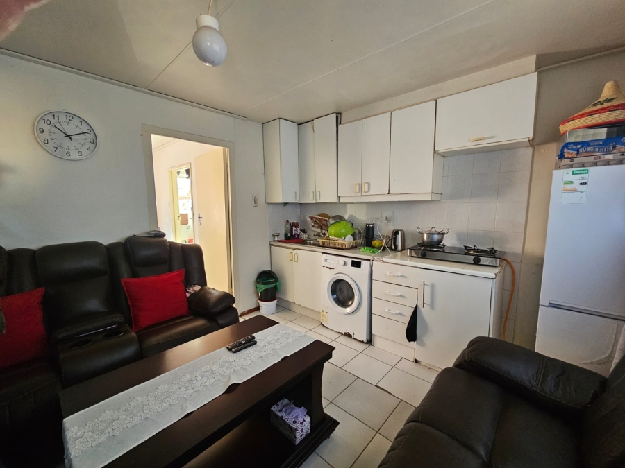 1 Bedroom Property for Sale in Oakglen Western Cape